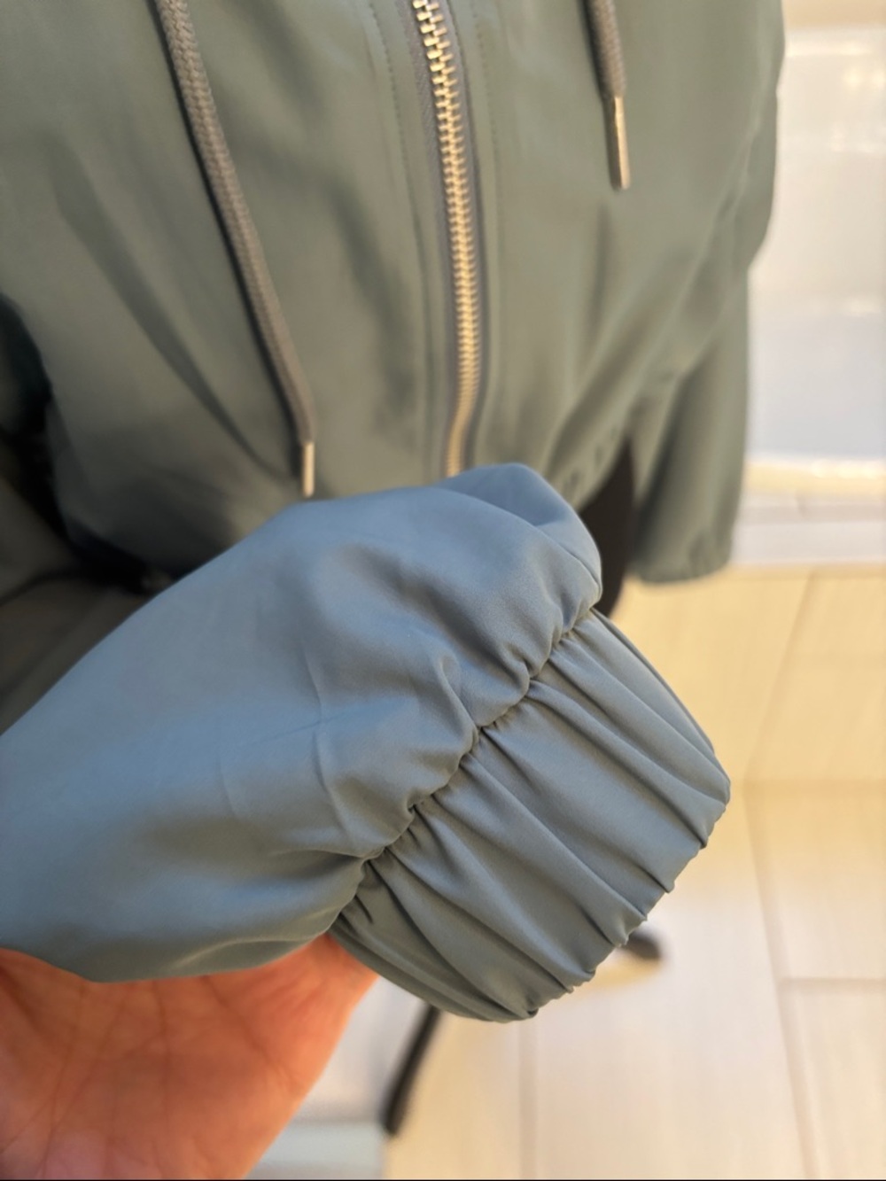 Forever 21 Sage Green Hooded Zip-Up Windbreaker Jacket - Picture 4 of 10